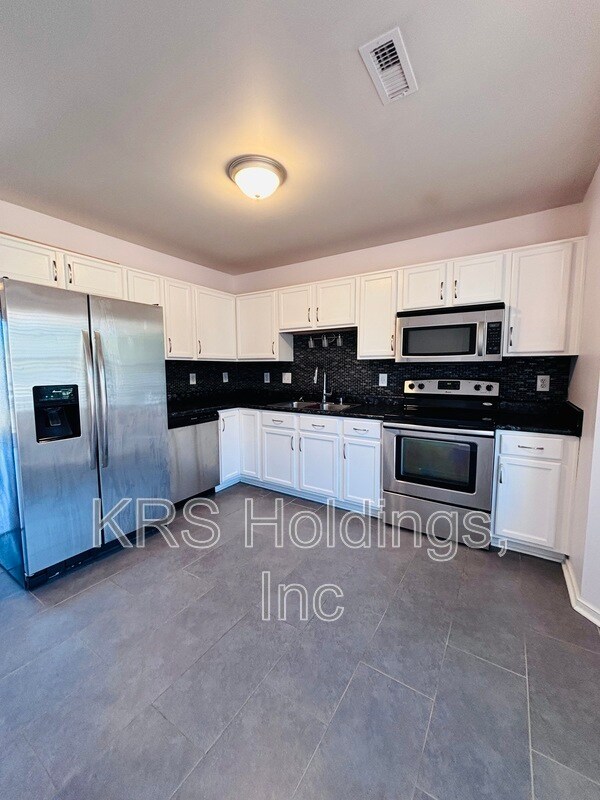 Building Photo - 5701 Piney Ridge Ct