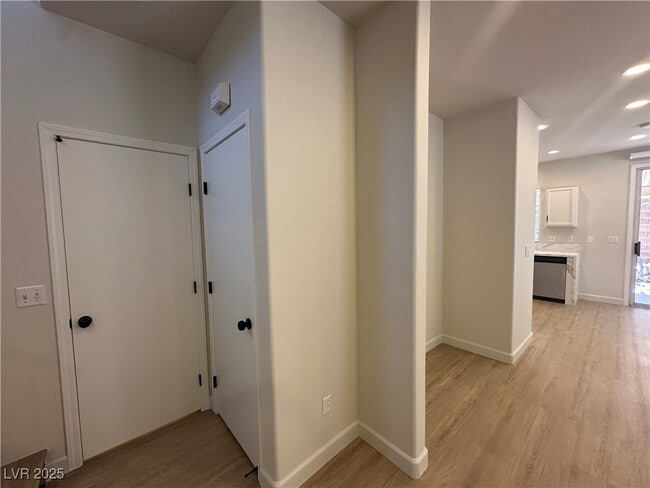 Building Photo - 2635 Cottonwillow St