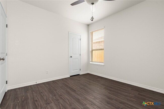 Building Photo - 5121 Rose Petal Ct