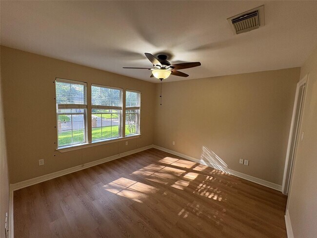 Building Photo - 3618 Country Club Blvd