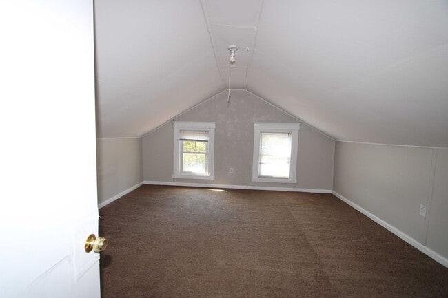 Building Photo - One of a Kind 4 Bed 1 Bath Home