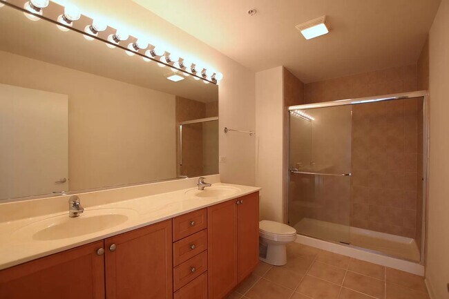 Building Photo - 451 W Huron St