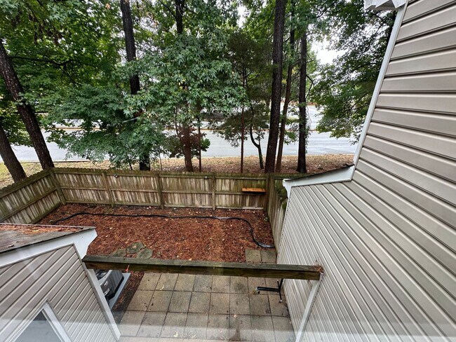 Building Photo - MUST SEE TOWNHOUSE!!!
