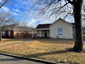 Building Photo - Large 3 Bedroom 1 1/2 Bath House for Rent in Independence KS.