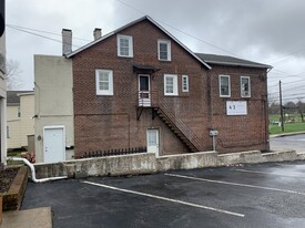 Building Photo - 893 Penn St