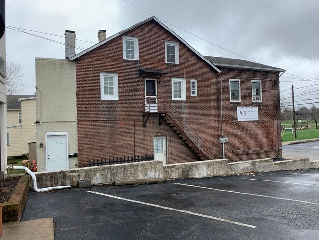 Building Photo - 893 Penn St