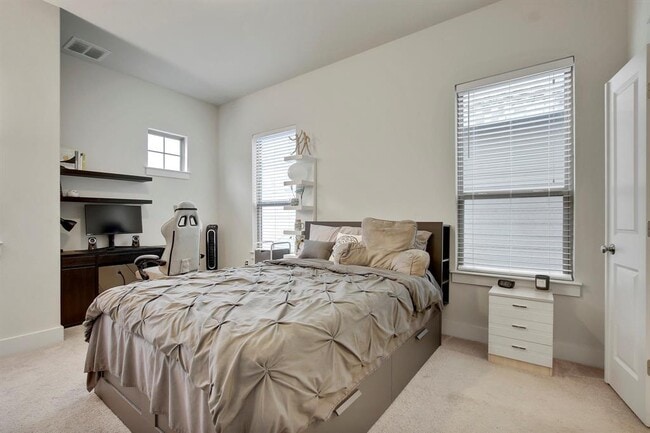 Building Photo - 13001 Hymeadow Dr