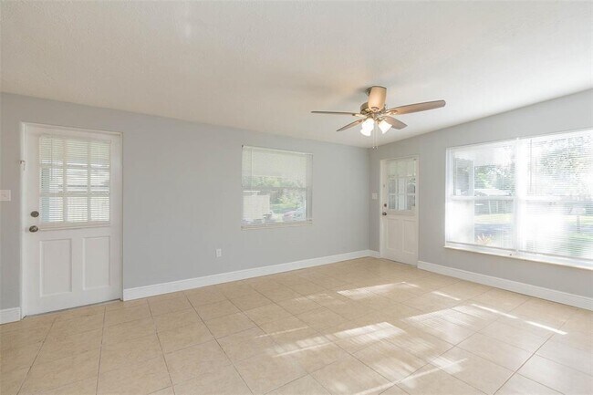 Building Photo - 7113 Parison Dr