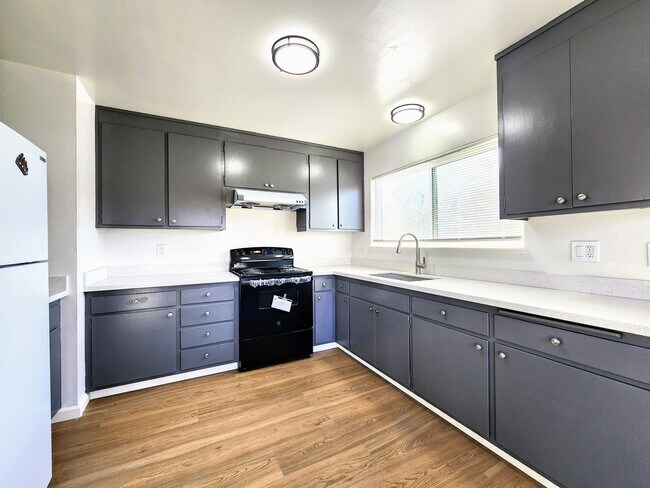Building Photo - 4442 Yukon Dr