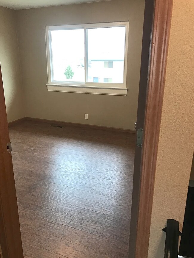 Building Photo - 18 Sarpy Rd