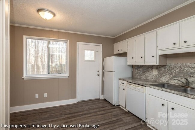 Building Photo - 132 Brentwood Dr