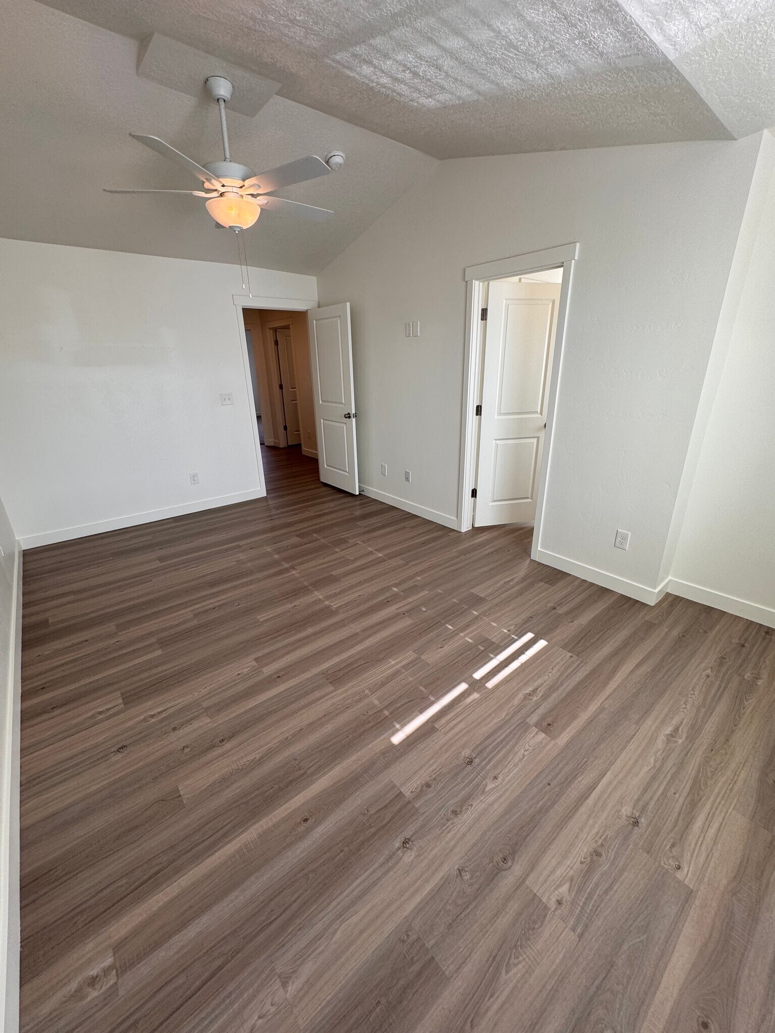 Building Photo - 1096 E 1270 S
