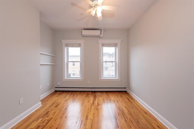 Building Photo - 349 7th St