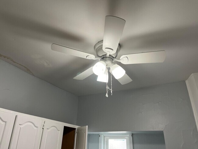 Building Photo - 904 Tates Creek Rd