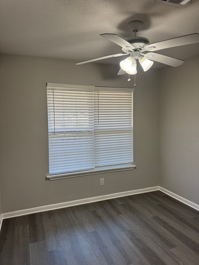 Building Photo - Beautiful 4/2 house in long Beach, MS