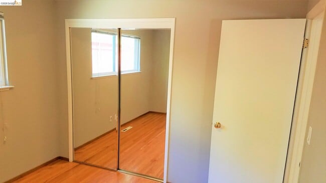 Building Photo - 29 Thorndale Pl