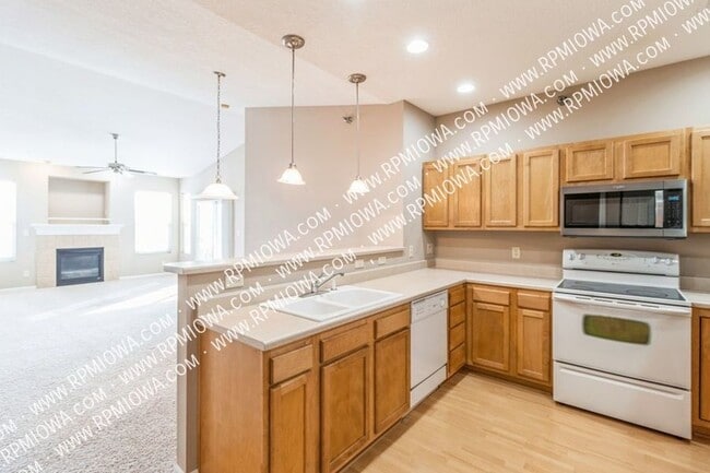 Building Photo - 1307 SE University Ave