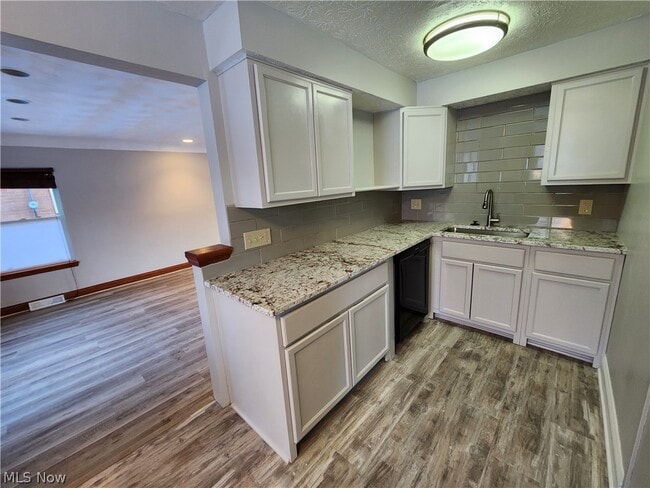 Building Photo - 2452 Bromley Rd