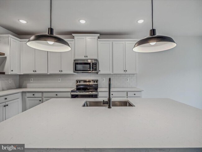 Building Photo - 290 Scoter Rd