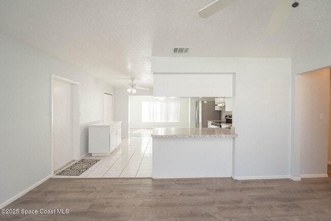 Building Photo - 2620 Elm Hurst St