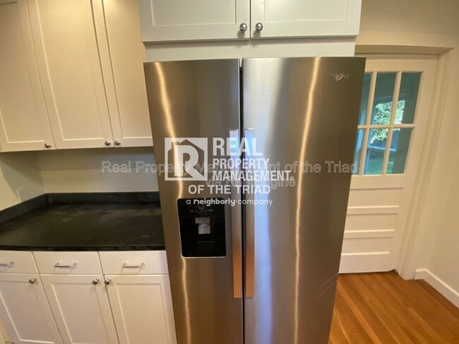 Building Photo - 1223 Ebert St