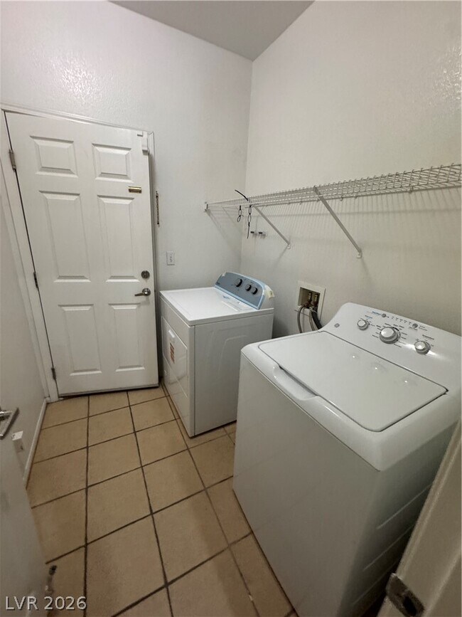 Building Photo - 2294 Tedesca Dr