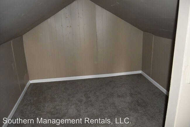 Building Photo - 3 br, 1 bath House - 497 Windsor Rd 2nd an...