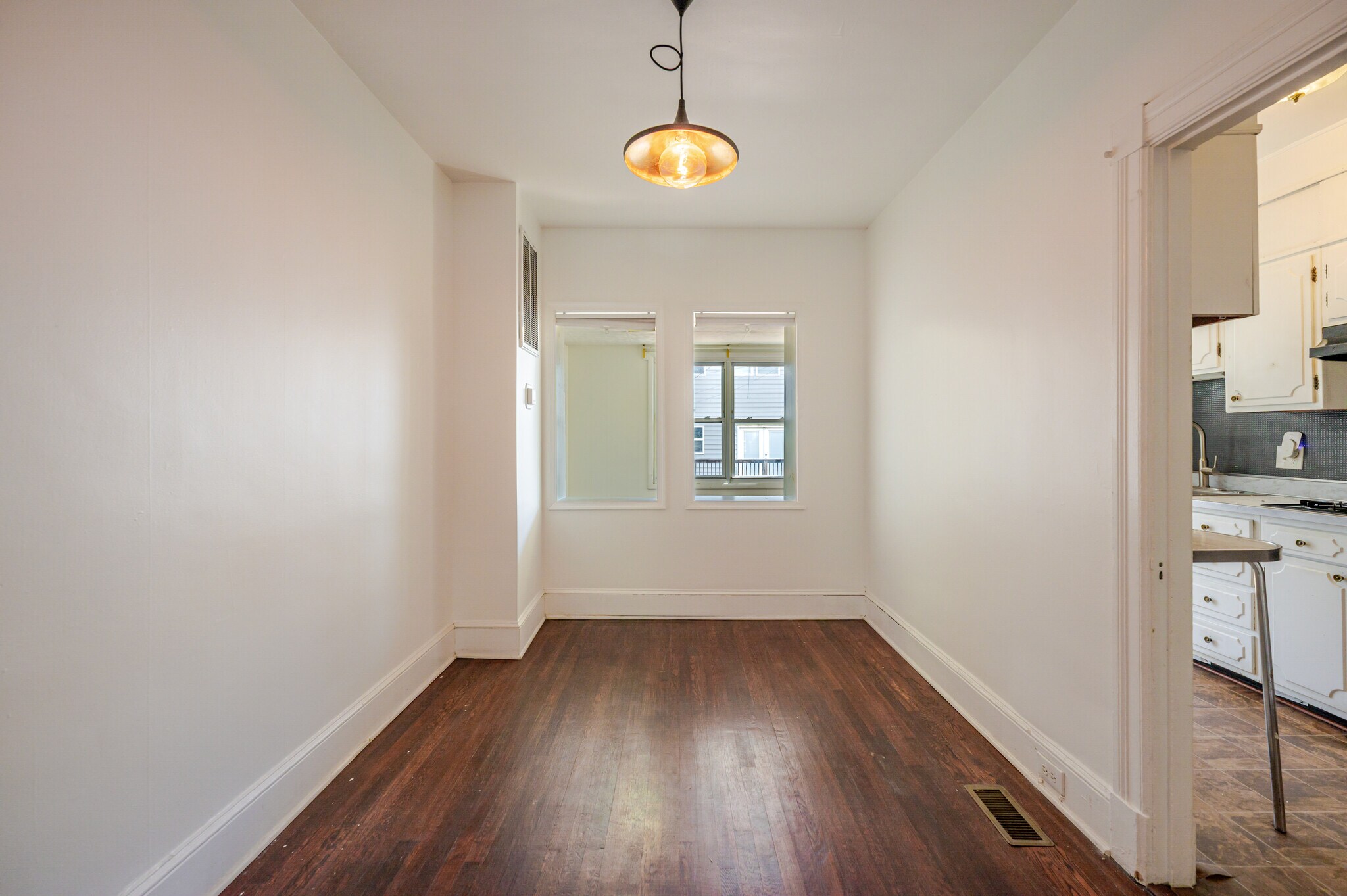 Building Photo - 1109 Abbey Pl NE