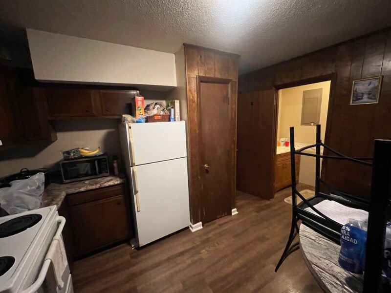 Building Photo - 147 Woodland Dr