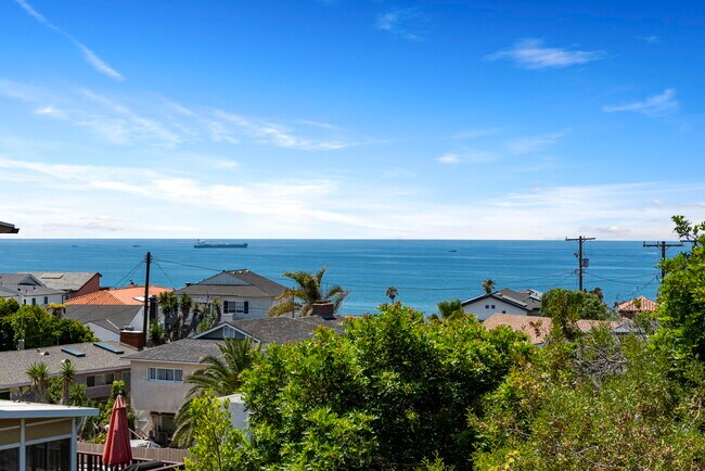 Building Photo - 7512 Rindge Ave