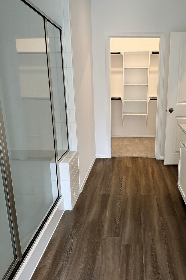 Building Photo - 3618 Oakvale Dr