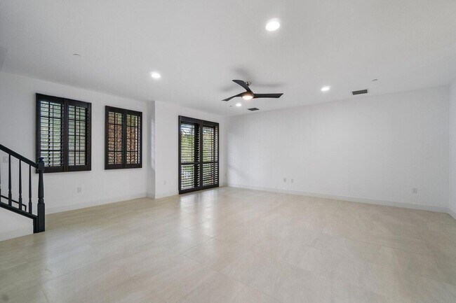 Building Photo - 4886 NW 16th Ave