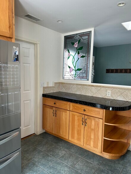 Building Photo - 2423 Borton Dr
