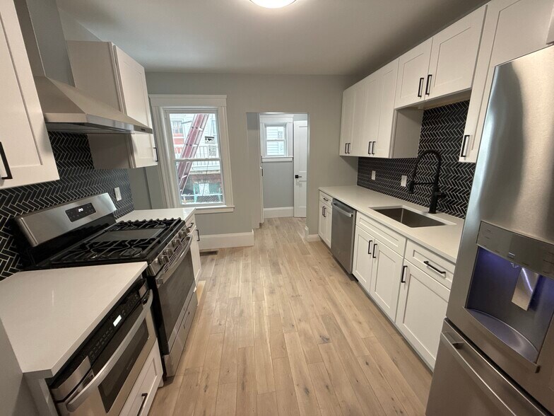 Primary Photo - 98 Woodstock St