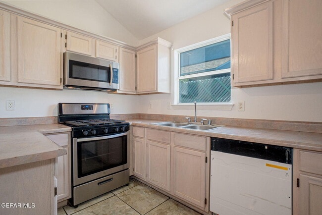 Building Photo - 3929 Tierra Marfil Rd