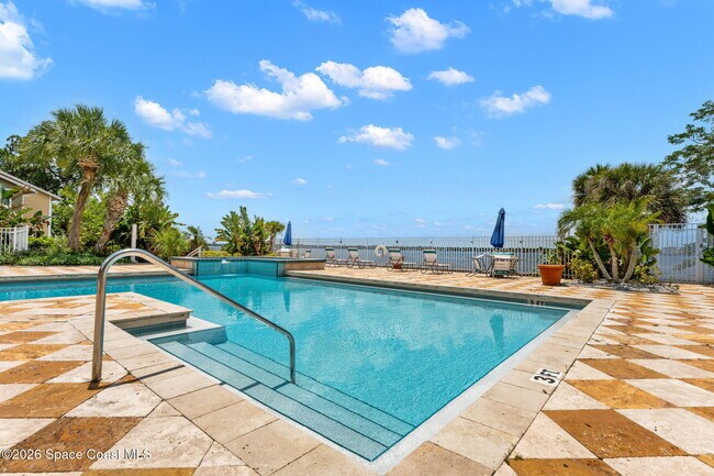 Building Photo - 225 S Tropical Trail
