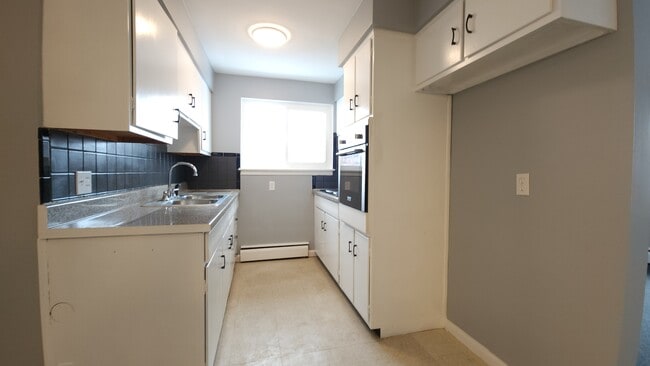 Kitchen - 76 Mallory Rd