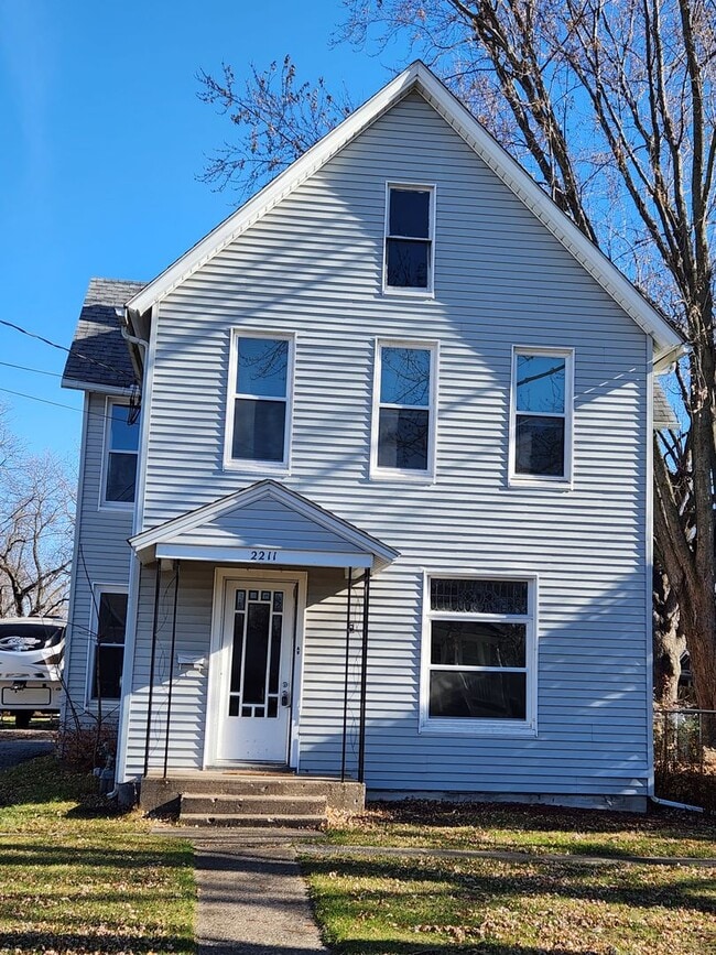 Building Photo - 4 bedroom house