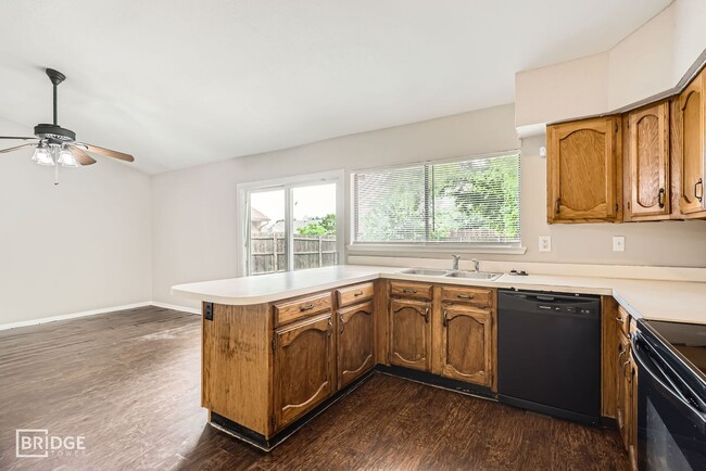 Building Photo - 8314 Kensington Dr