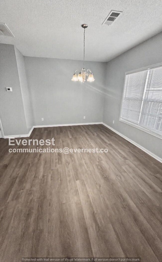 Building Photo - 3 Bed, 2.5 Bath Home with Modern Comforts / Pet-Friendly / Available Now!