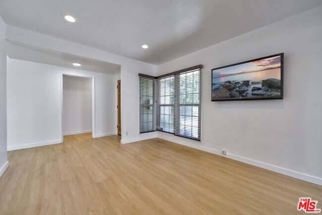 Building Photo - 6044 Varna Ave