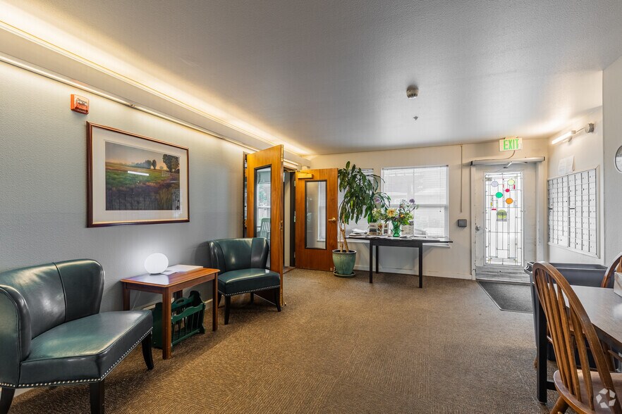 Lobby - Weidler Commons