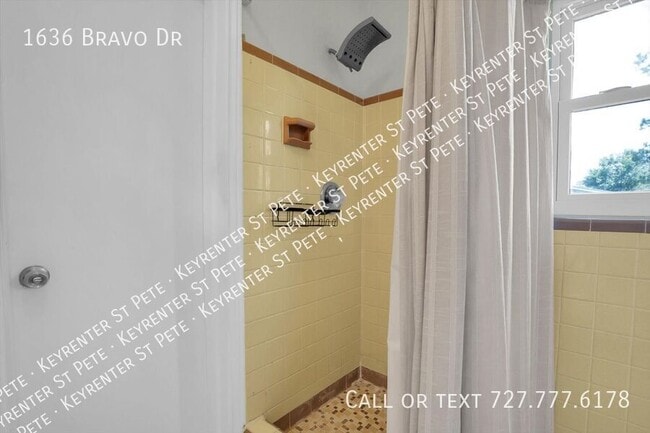 Building Photo - 1636 Bravo Dr