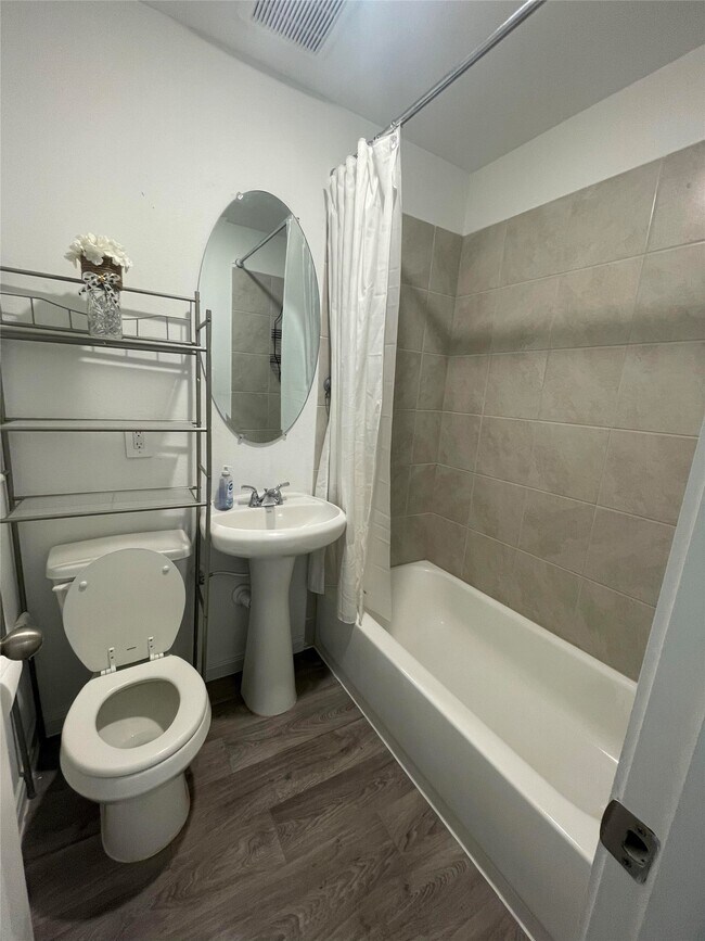 Building Photo - 9718 Marie Vlg Ct