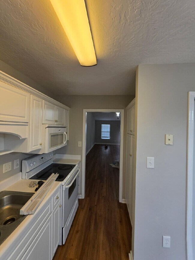 Building Photo - 408 New Haven Ct
