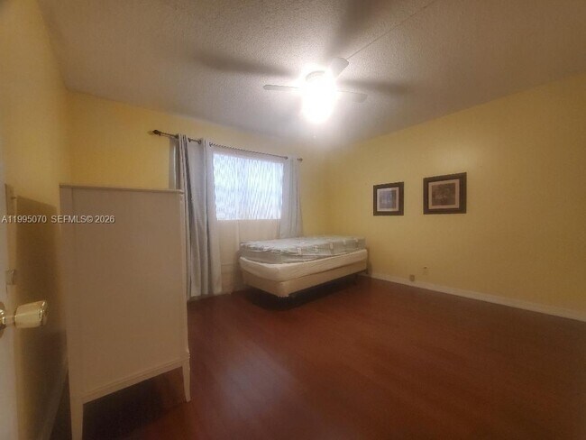 Building Photo - 319 NE 14th Ave