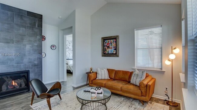 Building Photo - 1571 Shoreside Dr