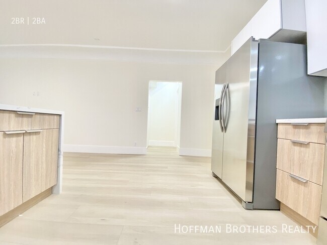 Building Photo - 865 N Las Palmas Ave