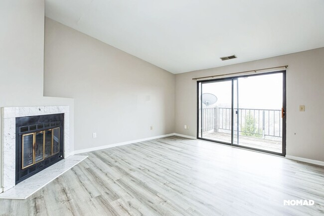 Building Photo - Charming 2BR Condo in Bellevue