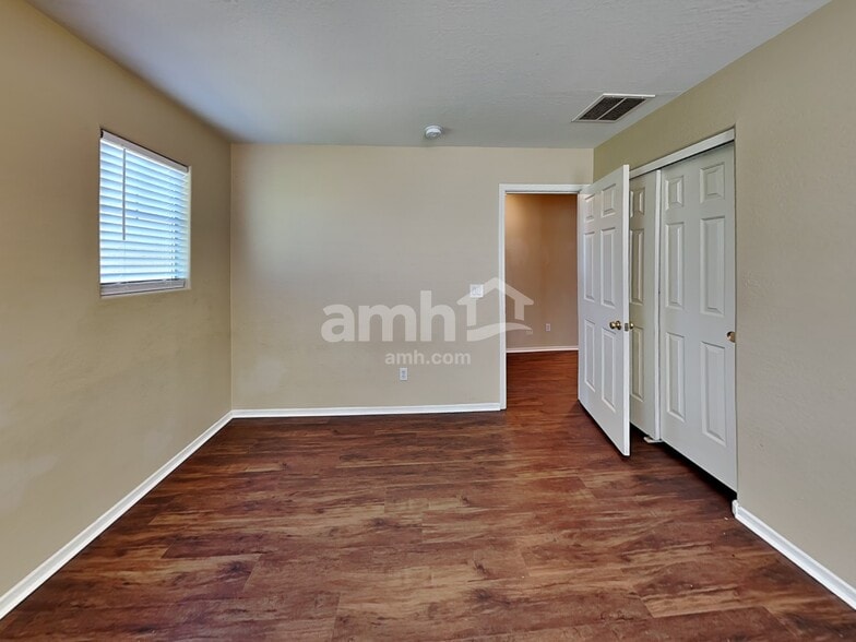 Building Photo - 7006 W Irwin Ave